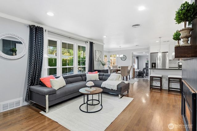 15812 30 Avenue NE, Shoreline, WA 98155