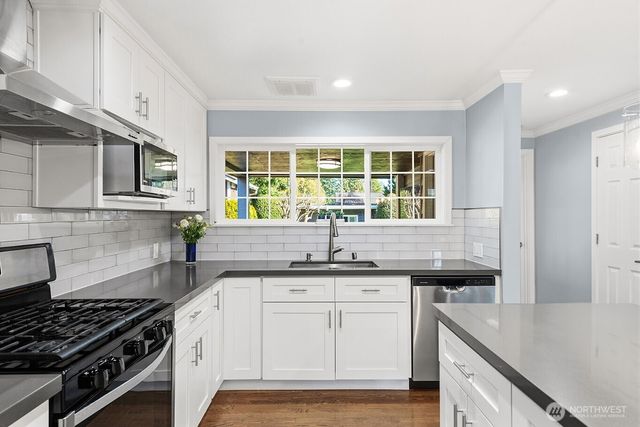 15812 30 Avenue NE, Shoreline, WA 98155