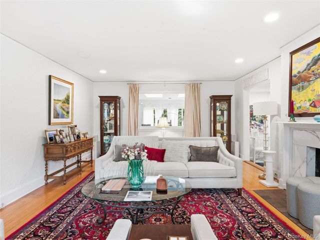 89 Bayview Avenue, Great Neck, NY 11021
