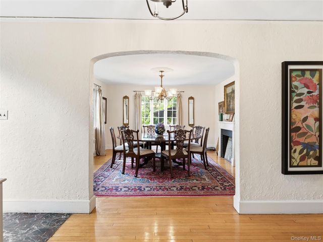 89 Bayview Avenue, Great Neck, NY 11021