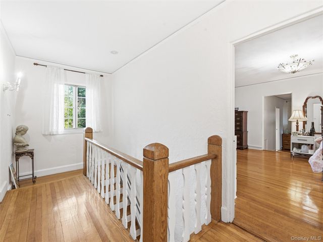 89 Bayview Avenue, Great Neck, NY 11021