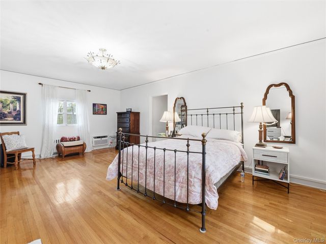 89 Bayview Avenue, Great Neck, NY 11021