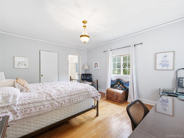 89 Bayview Avenue, Great Neck, NY 11021
