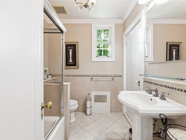 89 Bayview Avenue, Great Neck, NY 11021