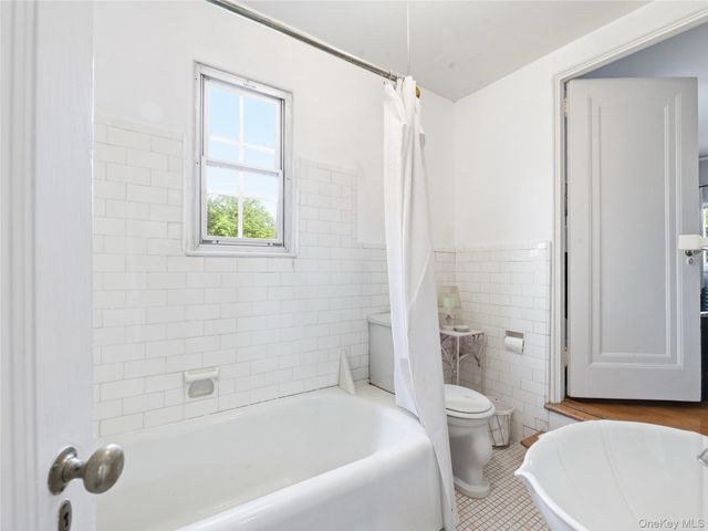 89 Bayview Avenue, Great Neck, NY 11021