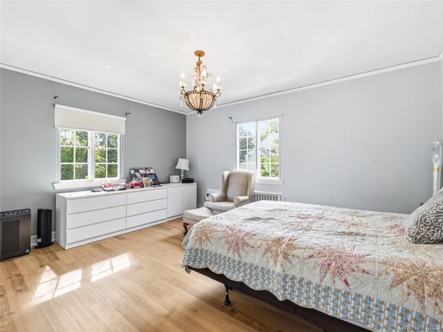 89 Bayview Avenue, Great Neck, NY 11021