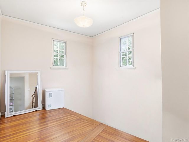 89 Bayview Avenue, Great Neck, NY 11021