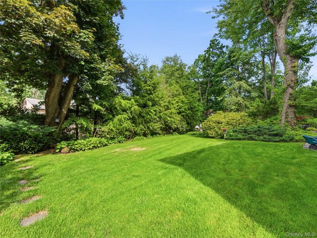 89 Bayview Avenue, Great Neck, NY 11021