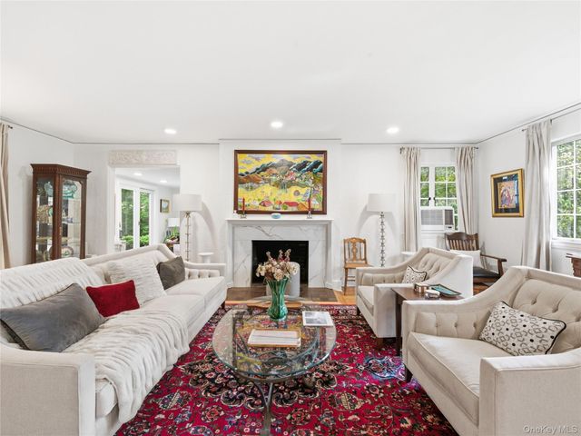 89 Bayview Avenue, Great Neck, NY 11021