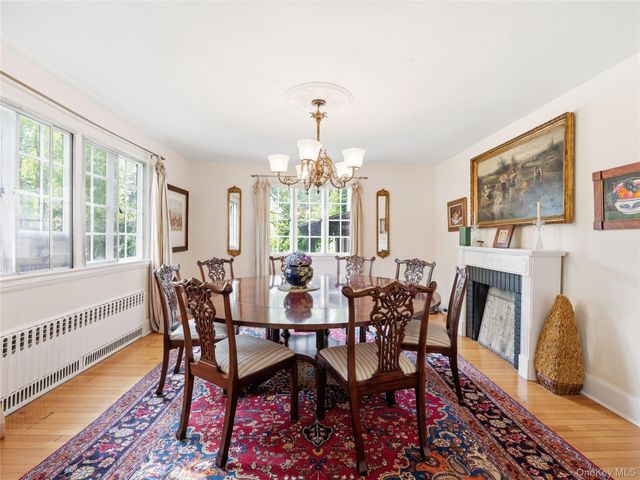 89 Bayview Avenue, Great Neck, NY 11021
