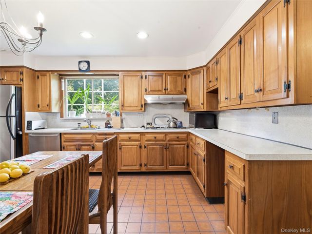 89 Bayview Avenue, Great Neck, NY 11021