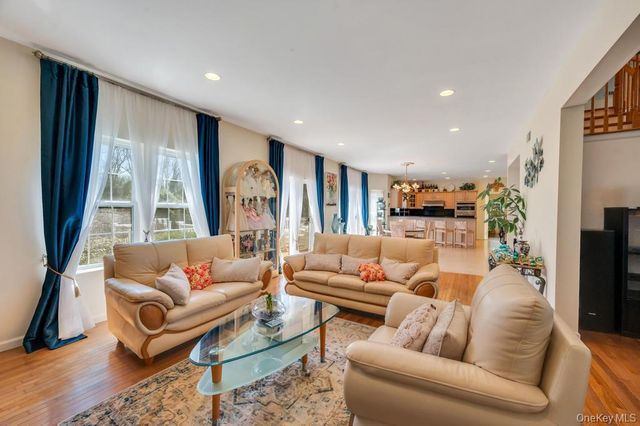 7 Stadium Boulevard, East Setauket, NY 11733