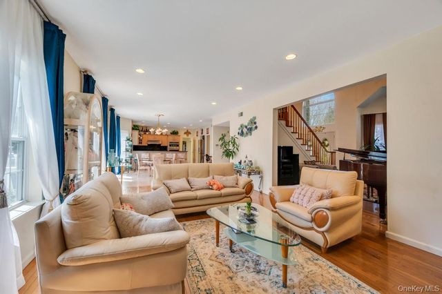 7 Stadium Boulevard, East Setauket, NY 11733