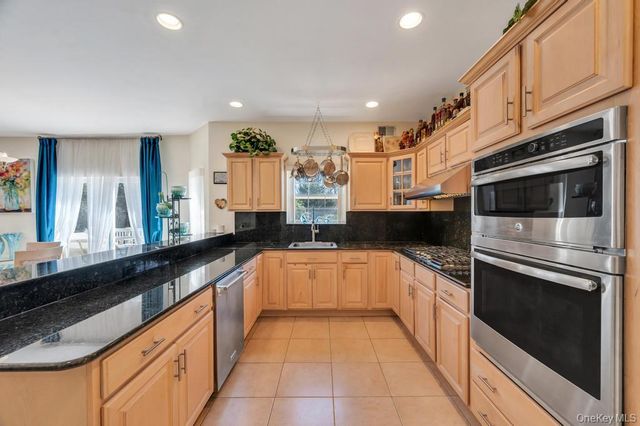 7 Stadium Boulevard, East Setauket, NY 11733