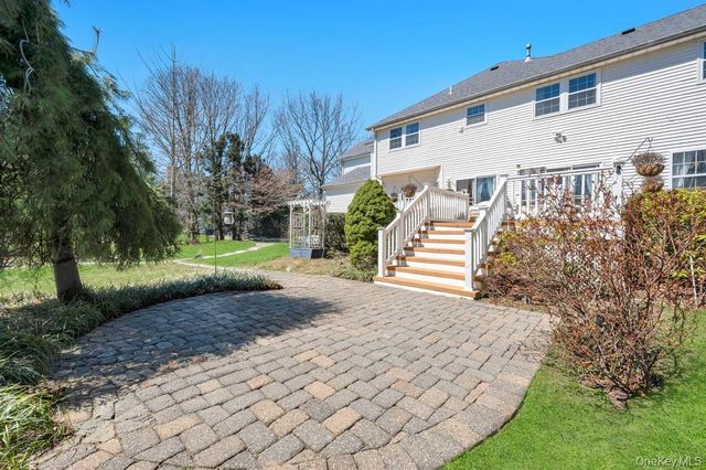 7 Stadium Boulevard, East Setauket, NY 11733