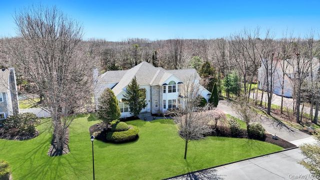 7 Stadium Boulevard, East Setauket, NY 11733