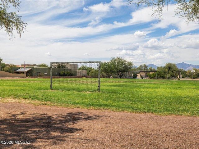 10647 E George Brookbank Place, Tucson, AZ 85747