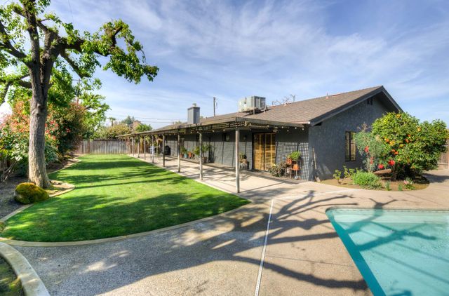 1359 W Moraga Road, Fresno, CA 93711