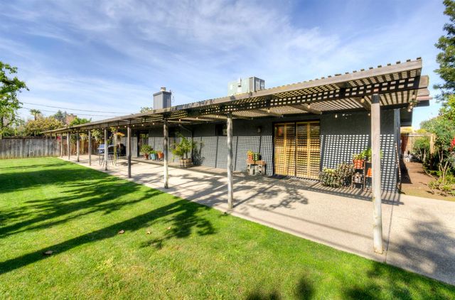 1359 W Moraga Road, Fresno, CA 93711