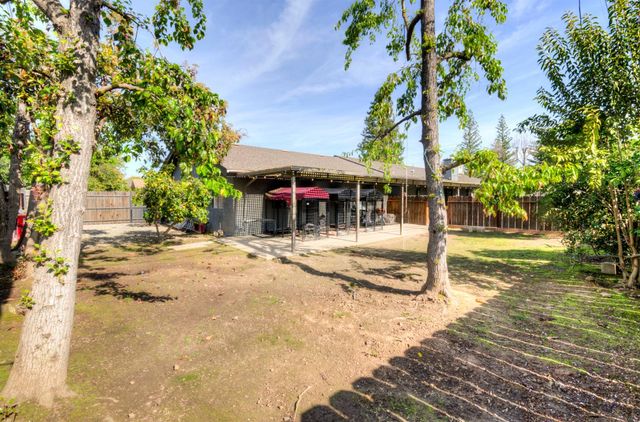 1359 W Moraga Road, Fresno, CA 93711