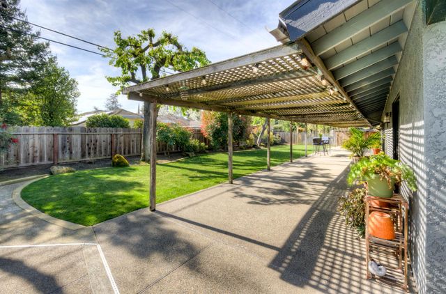 1359 W Moraga Road, Fresno, CA 93711