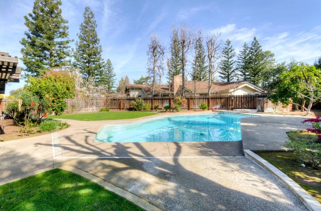 1359 W Moraga Road, Fresno, CA 93711