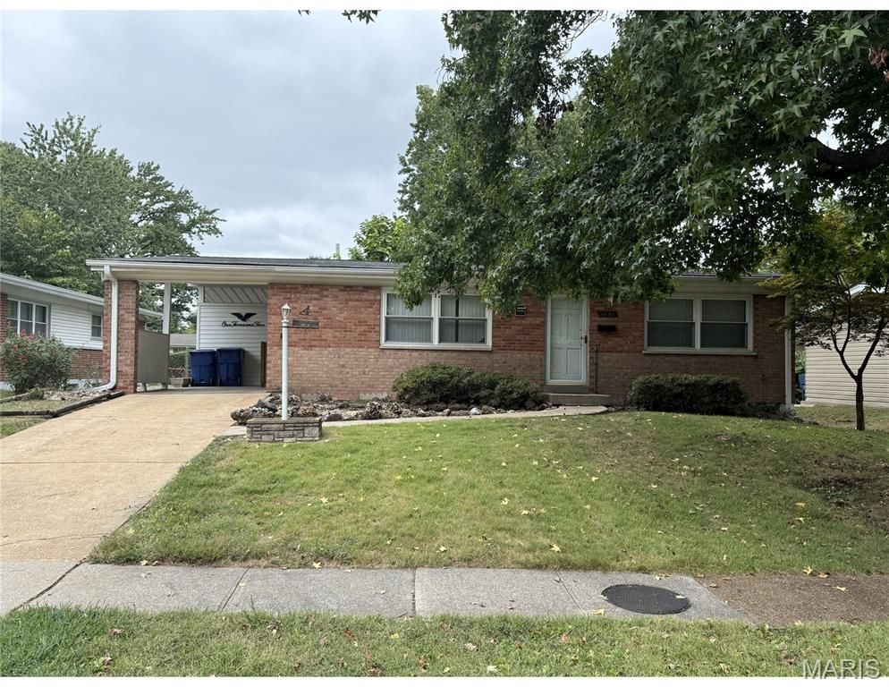 1005 Preakness Lane, Florissant, MO 63033