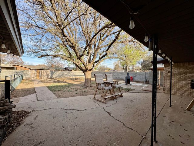 2023 Rice Drive, Levelland, TX 79336