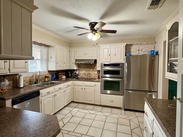 2023 Rice Drive, Levelland, TX 79336