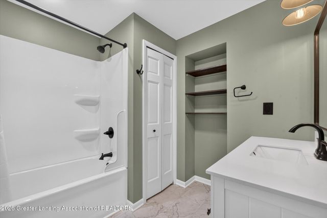 9595 W Grand River Highway, Grand Ledge, MI 48837