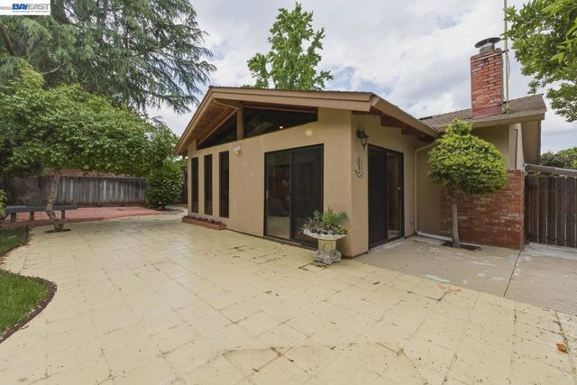 1621 Harvest Rd, Pleasanton, CA 94566