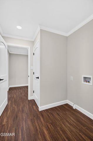 145 W Meeting Street, Dandridge, TN 37725