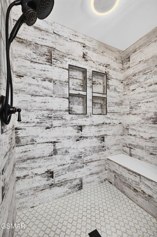 145 W Meeting Street, Dandridge, TN 37725