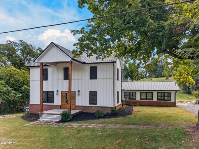 145 W Meeting Street, Dandridge, TN 37725