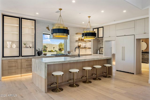 10874 E DALE Lane, Scottsdale, AZ 85262