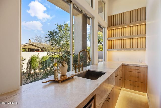 10874 E DALE Lane, Scottsdale, AZ 85262