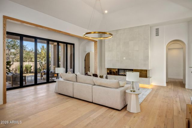 10874 E DALE Lane, Scottsdale, AZ 85262