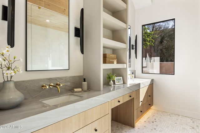 10874 E DALE Lane, Scottsdale, AZ 85262