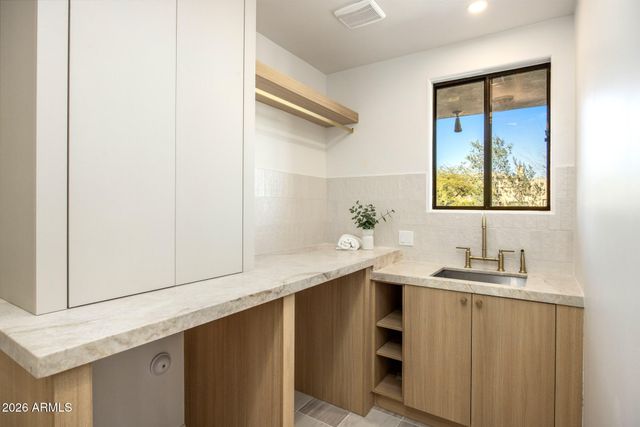 10874 E DALE Lane, Scottsdale, AZ 85262