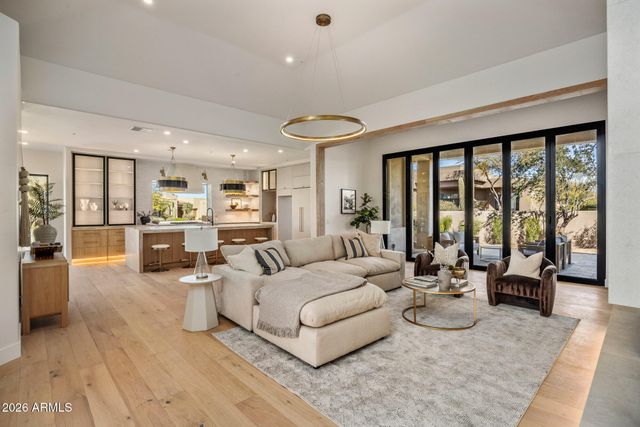 10874 E DALE Lane, Scottsdale, AZ 85262