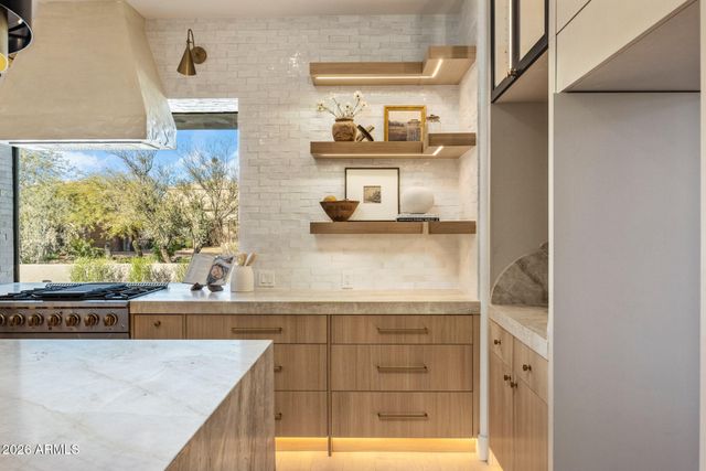 10874 E DALE Lane, Scottsdale, AZ 85262