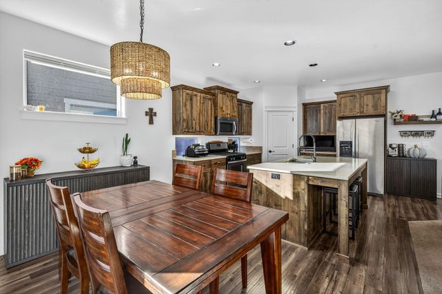 972 NE Steins Pillar Drive, Prineville, OR 97754