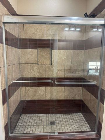 800 Oak Creek Drive, Hutchins, TX 75141