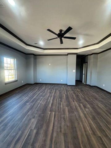 800 Oak Creek Drive, Hutchins, TX 75141