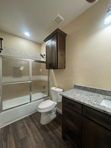 800 Oak Creek Drive, Hutchins, TX 75141