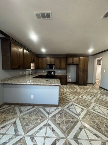 800 Oak Creek Drive, Hutchins, TX 75141