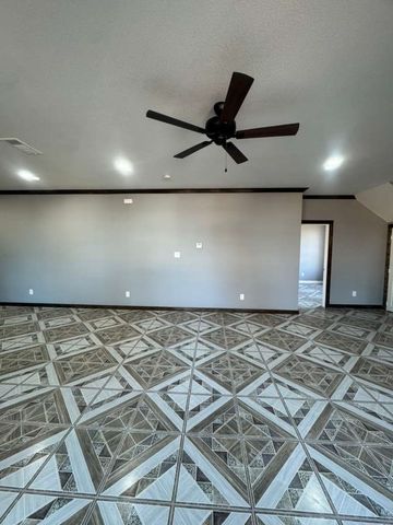 800 Oak Creek Drive, Hutchins, TX 75141