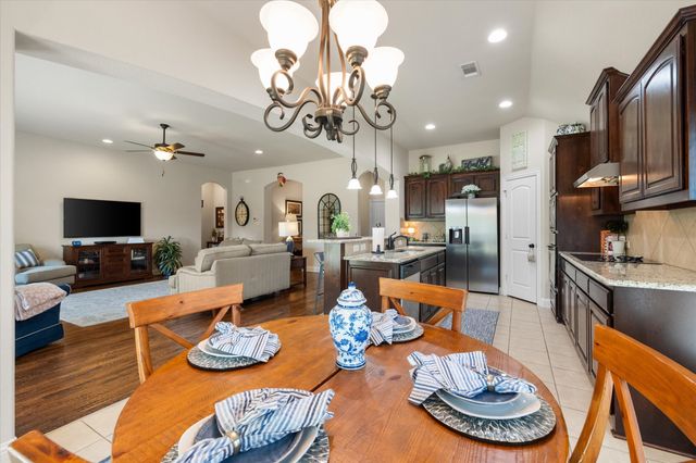 2828 Diamond Ridge Drive, Arlington, TX 76001