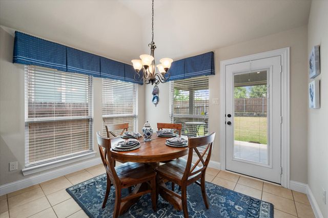 2828 Diamond Ridge Drive, Arlington, TX 76001