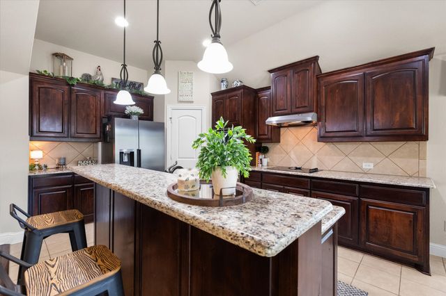 2828 Diamond Ridge Drive, Arlington, TX 76001